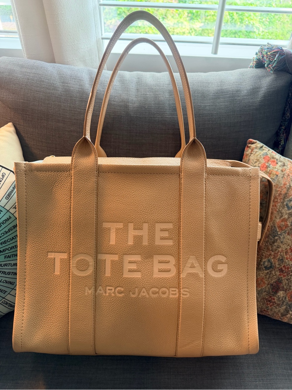 Marc Jacobs Leather Large The Tote Bag - Picture 3 of 10